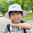 Akari Miura als Young Suzume Iwato (voice)