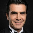 İsmet Özhan als Metin