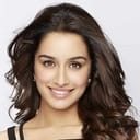 Shraddha Kapoor als Riya Somani