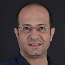 Hakan Öztaş als Doktor