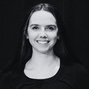 Megan Webb als Cafe Patron