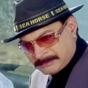 Kuldeep Pawar als Bapu Desai
