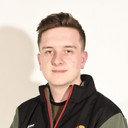 Luke Jenkins als Extra