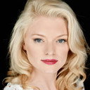 Ruby Lewis als Joni