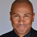 Julian Starks als Bailiff