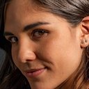 Lorién Sauret als Emma