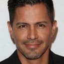 Jay Hernandez als Carlos Nuñez