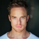 Justin Taite als Howard Ford