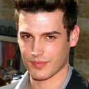 Brent Weber als Terry Burke