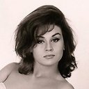 Liana Orfei als Queen Taxen