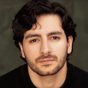 Aron Archer als Reza Mohammadi