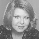 Lyudmila Suvorkina als Nina Chelnokova,solistka