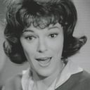 Jacqueline Scott als Nurse Polly Baron
