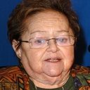 Zelda Rubinstein als Madame Serina