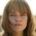 Joanna Whicker als Cynthia