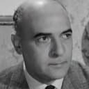 Gianni Solaro als prof. Italo Martini