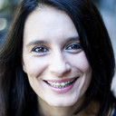 Sanem Öge als Nayla