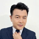 Wei Jing als Su Ling Ling's deputy