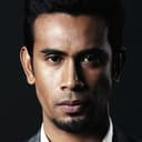 Remy Ishak als Azim