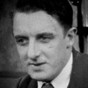 Henry Victor als Lt. Clive Stanton