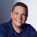 Bruce Samazan als Max Simmons