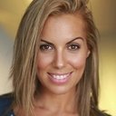 Noa Lindberg als Young Woman