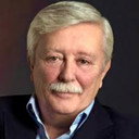 Aziz Üstel als Fahrettin