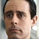 Brandon Kirk als Detective Terry Brown
