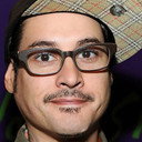 Jose Pasillas II als Drums