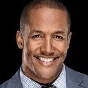 Bryan Kelly als Byron Saxton