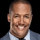 Bryan Kelly als Byron Saxton