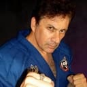 Frank Dux als R. & D. Director