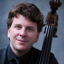 Dominic Seldis als Contrabassist