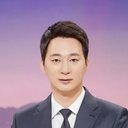 Seo Bok-hyeon als JTBC Reporter