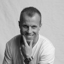 Krystian Kątowski als Priest
