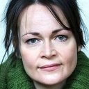 Julie Wieth als Woman with 2 Kids