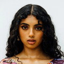 Avantika als Karen Shetty