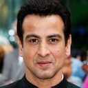 Ronit Roy als Bhairav Singh