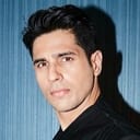 Sidharth Malhotra als Abhimanyu Singh