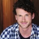 Dylan Archambault als Waiter