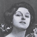 Grace Carlyle als Joan Lee