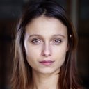 Gaëlle Battut als Louise