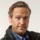 Tim Shaw als Infinity Announcer