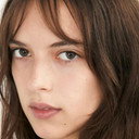 Grace Brennan als Lucy