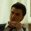 Tom Karayel als Agent Lorenz