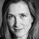 Mikaela Ramel als Läkaren