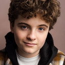 Cameron Bell als James
