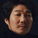 Jung Eui-wook als Shaman