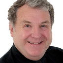 Russell Grant als Damien - Space Manager