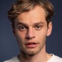 Aidan Scott als Young Man